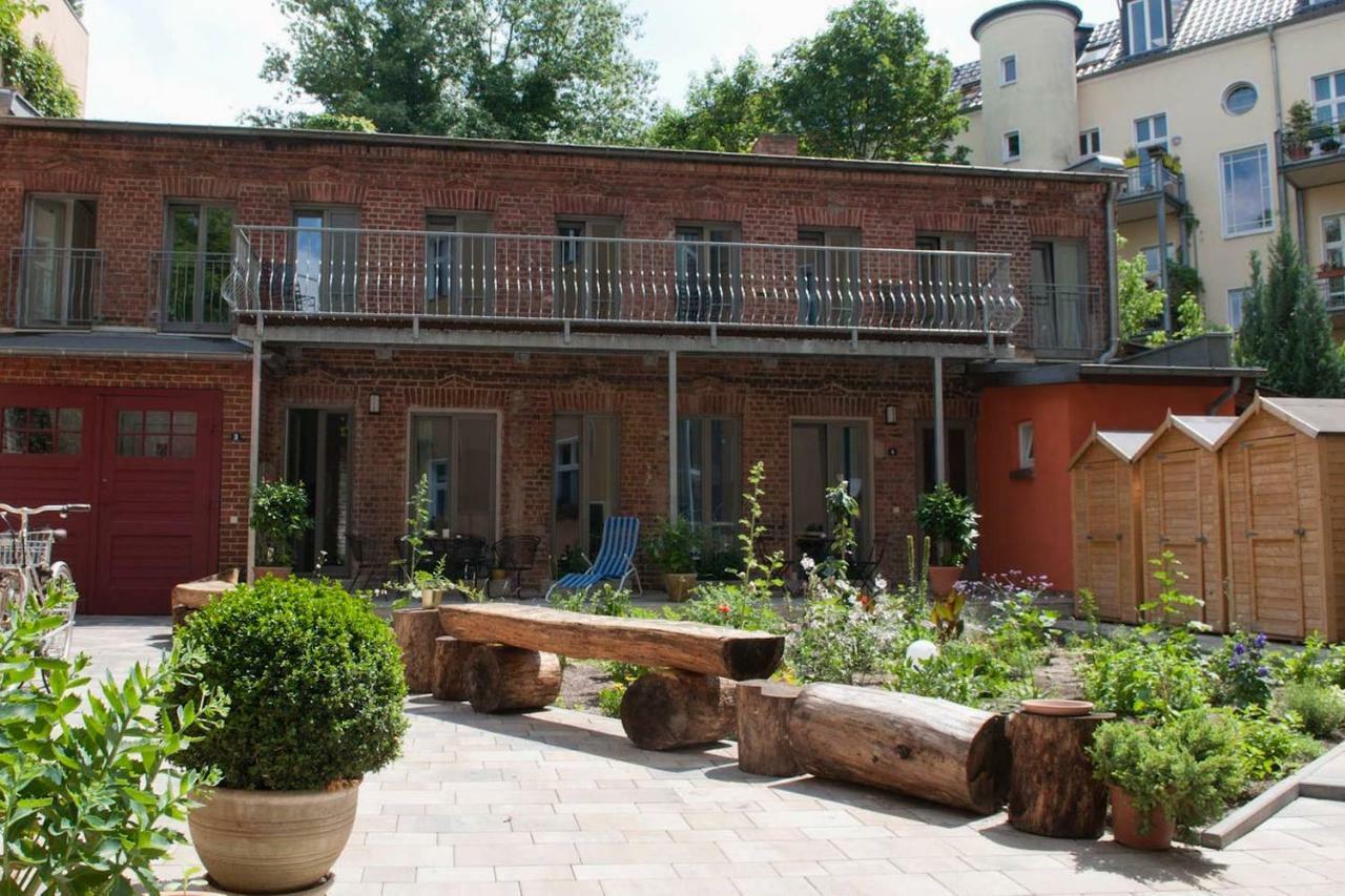 Beautiful And Cozy Remise For Up To 6 Guests Appartement Berlijn